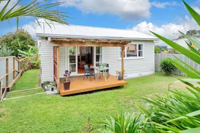 Sunny Grey Lynn Holiday Home - Image 5