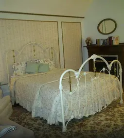 Chestnut Charm Bed & Breakfast - Image 5