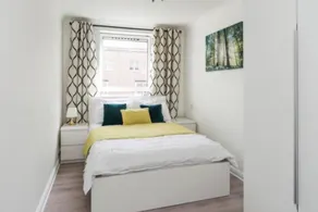 Regents Plaza Apartment - Image 3