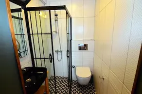 Dark Station Boutique Hotel - Image 4