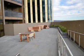 Vue on King William - Image 2