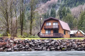 Index River Roost - Three Bedroom Cabin with River View - Image 3
