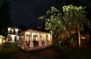 Airport Square Villa - Image 5