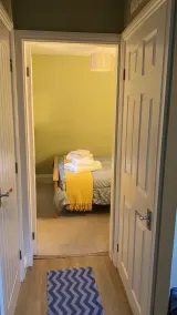 Private Annex, Parking, Wifi, 2mins to J48 A1 M1 - Image 3