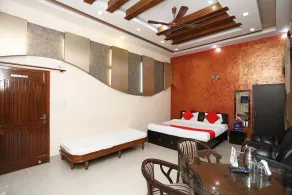 OYO 1379 Hotel HKJ International - Image 2