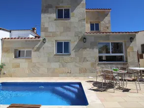 Holiday Home With its own Mooring and Private Swimming Pool - Image 5
