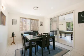 Central Redcliffe Holiday House - Image 5
