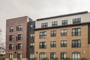 1 BR Apt near Downtown with Laundry by Frontdesk - Image 3