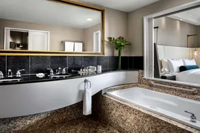 Fairmont Gold at Fairmont Vancouver Airport - Image 2