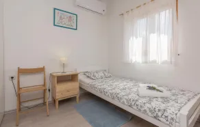 Amazing Home in Maslenica With 4 Bedrooms - Image 4