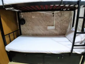 Super Dorm by Hexa Rooms - Image 2
