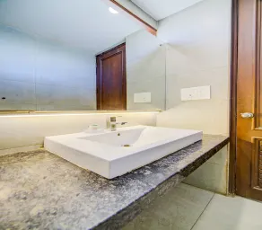 Hotel Kings Plaza - Image 2
