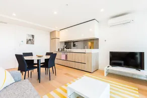 Tori, 1BDR Southbank Apartment - Image 5