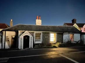 Wonderfully Quirky 3BD Home Amberley West Sussex - Image 2