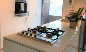 Readyset Townhouses Docklands - Image 2