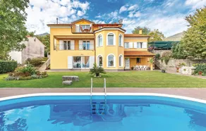Stunning Home in Icici With Wifi and 2 Bedrooms - Image 3