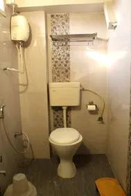 OYO 15581 Hotel Rajshree - Image 4