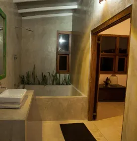 Urban Castle Guest House - Image 3
