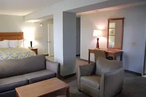 Marina Inn & Suites - Image 3