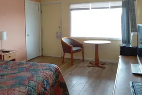 Budget Inn - Image 5