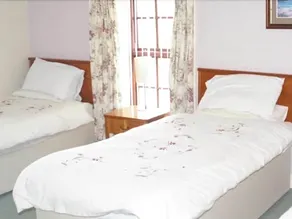 Holland Arms Hotel - Image 5