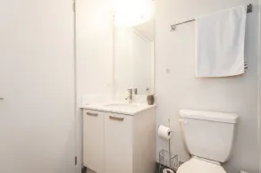 Life Suites Soho 2 Bed - 2 Bath CN Tower View - Image 2