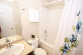 Hampton 3bd 2br near Airport - Image 2
