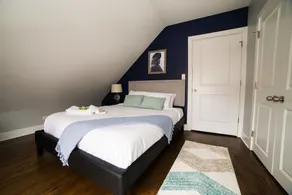 Bold 2BR in Lake View by Sonder - Image 3