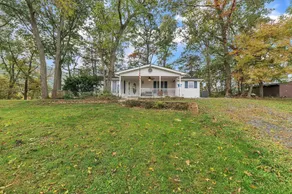 Escape To This River Home With Mountain Views 2 Bedroom Home by Redawning - Image 5
