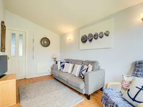 Spacious Chalet in Saint Merryn With Garden - Image 4