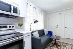 Tasteful 2 Bedroom Suite near Marine Gateway by Elevate Rooms - Image 4