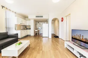Amazing Location Cozy Stay Free Parking - Image 5