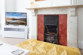 OPP Serviced Apartment Exeter city centre sleeps 4 - Image 4