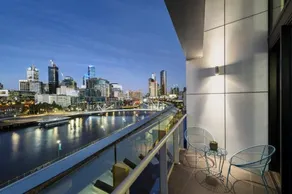 Melbourne Holiday Apartments South Wharf - Image 2