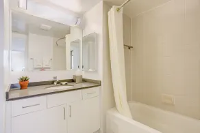 Oakwood Crystal City - Image 4