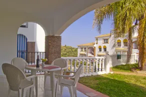 Spacious 2 Bed Apartment in Calahonda - Image 2