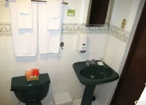 Las Cumbres Inn - Image 2