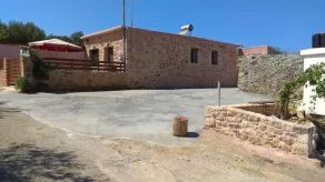 farmhouses 5 guests 2 bedrooms 3 beds1 bathroom - Image 2