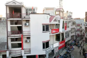 OYO 10239 Holiday INN Paradise - Image 3