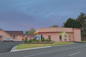 Knights Inn Pine Brook - Image 4