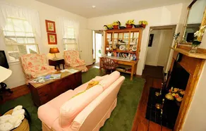 Languedoc Inn & 3 Hussey St Guest House - Image 4