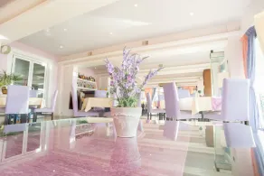 Sunrise Hotel - Image 4