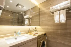 Oak International Apartment - Image 5