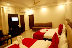 Petals Krish Grand Hotel - Image 4
