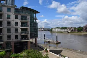 Modern 2 Bedroom Apartment With Stunning Views - Image 4