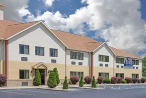 Baymont by Wyndham Boston Heights Hudson Hotel - Image 3