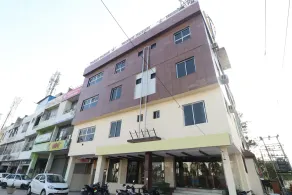Golden View Hotel by OYO Rooms - Image 4