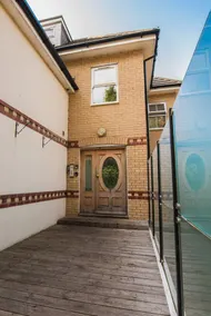 Manor Apartments - Image 5