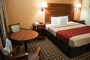 Econo Lodge Midtown - Image 3