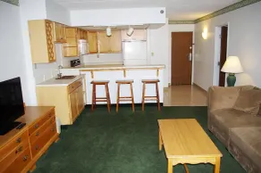 Clive Hotel & Suites - Image 4